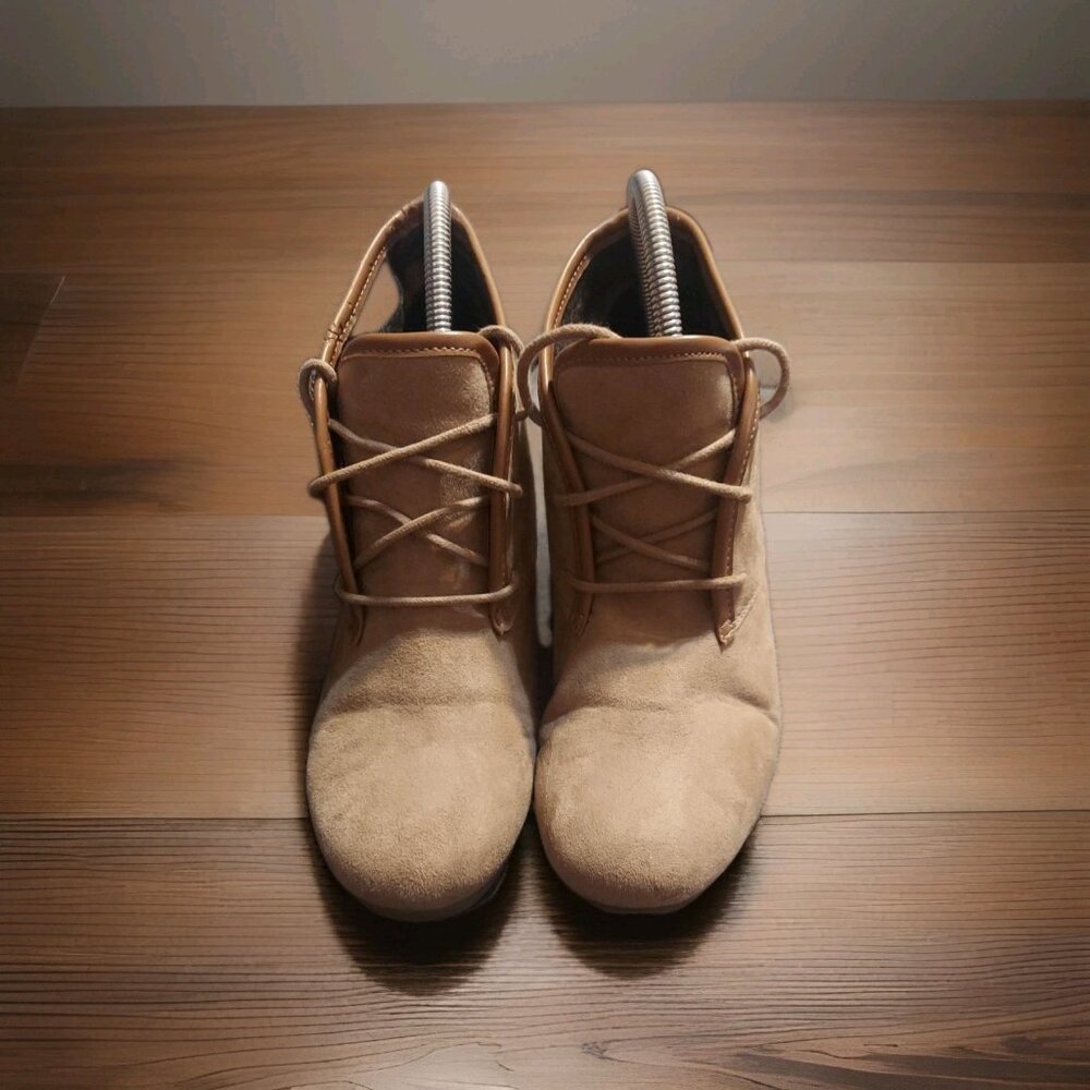 Mad Love Boots Womens 9 Ankle Booties Brown Suede Lace‎ Up Wedge Heels Casual